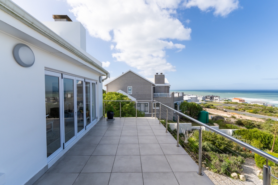 4 Bedroom Property for Sale in Oceanview Heights Western Cape